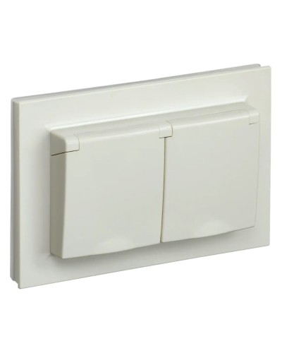 Розетка 2-местная с з/к РСбш12-3-44-БрКр бежевый BRITE (BR-R26-16-44-K10-F). Розетка с заземлением с защитными шторками и крышкой в сборе. IEK в Раменском