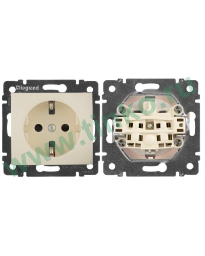 Розетка Valena 2К+3 с защитными шторками, на винтах 16А 250В, слоновая кость (774321). Розетка. LegranD в Раменском
